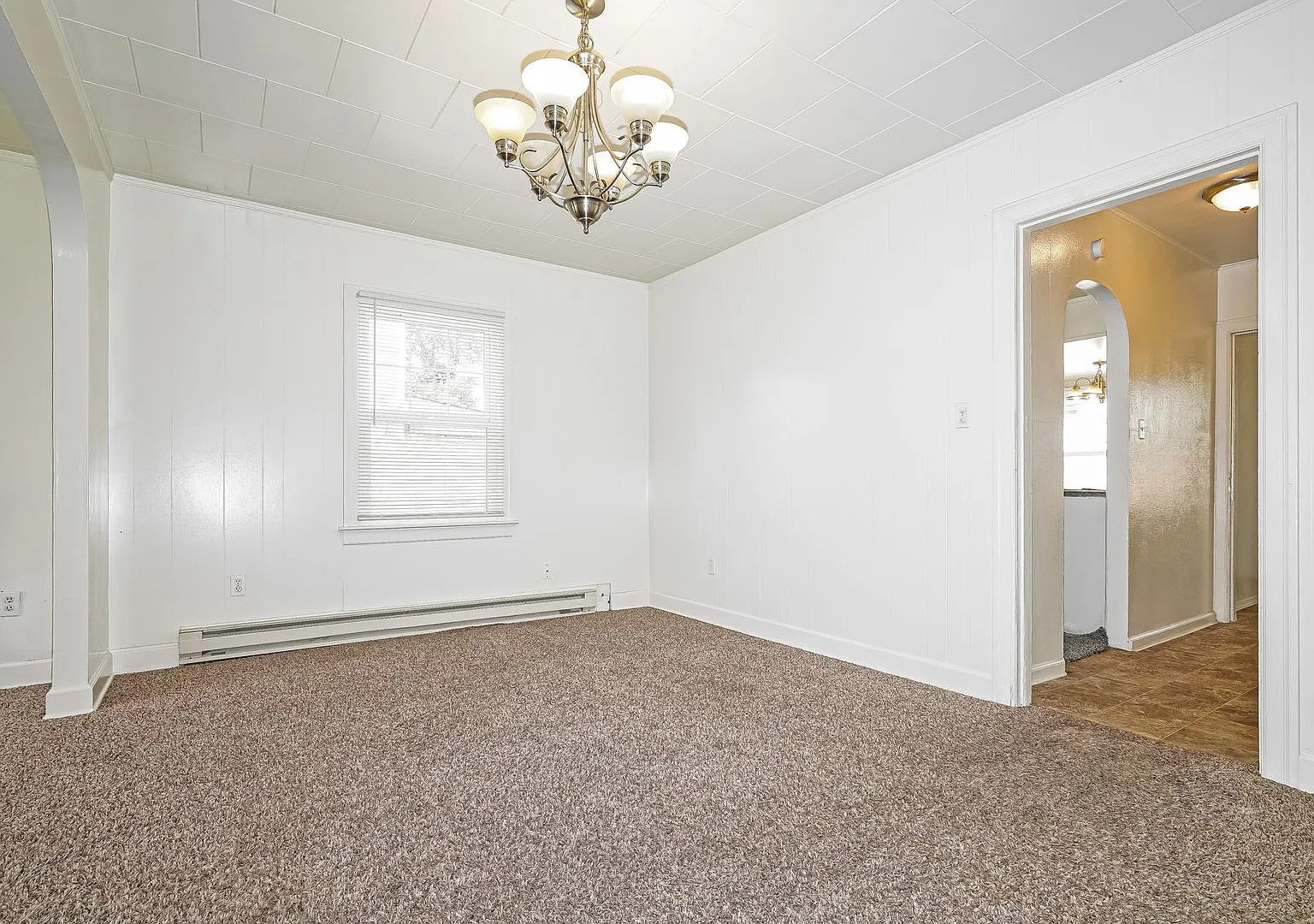 Comfortable 4-Bedroom Tacoma Home Near Local Amenities — Photo 4