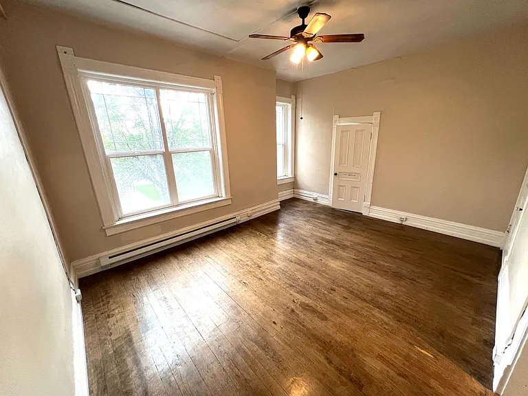 517 E. Broadway St. — Photo 11