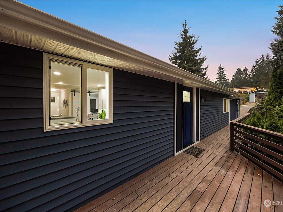 2nd image of 17307 Woodcrest Drive NE