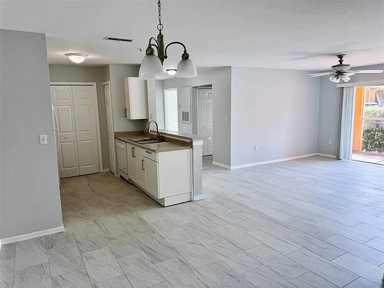 5475 Vineland Rd #8113 — Photo 3