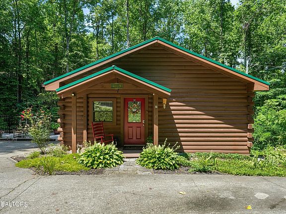 2nd image of 4023 Ole Smoky Way