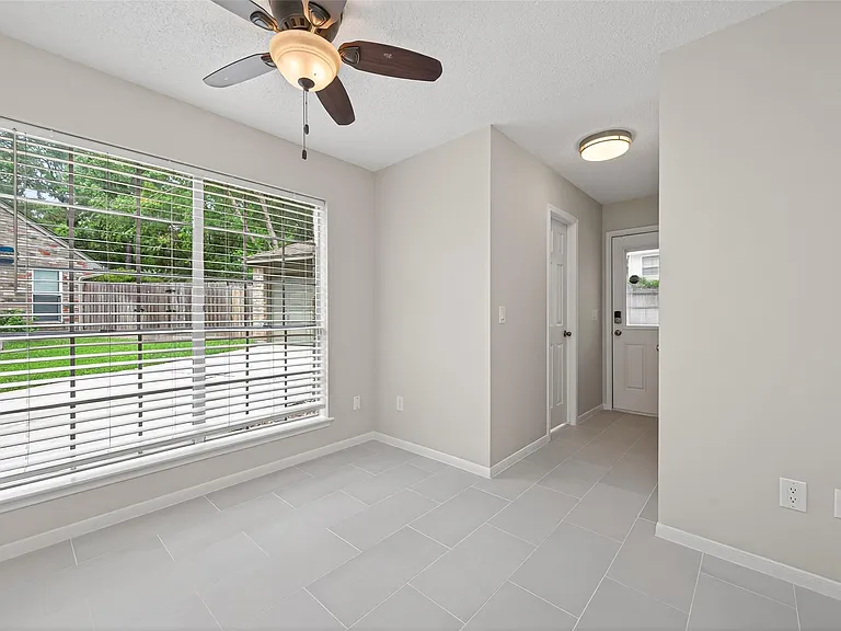 106 Breezy Point Pl — Photo 8