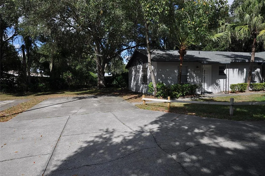 2 bed, 2.0 bath, 900 sqft, $1,295 — Photo 2