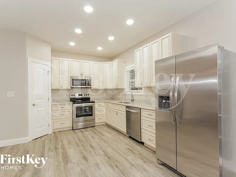 409 Lakeridge Dr — Photo 6