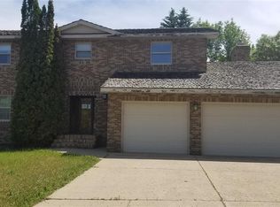 1405 14th St SW, Minot, ND 58701