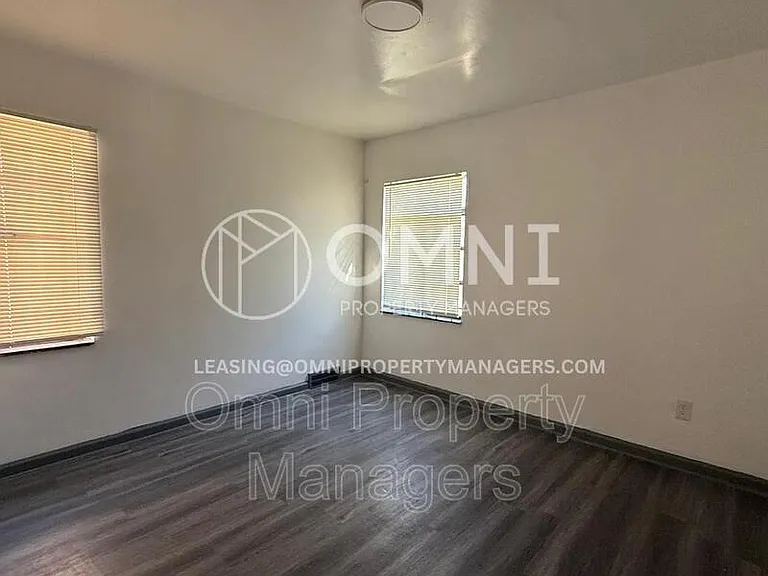 9747 Somerset Ave — Photo 12