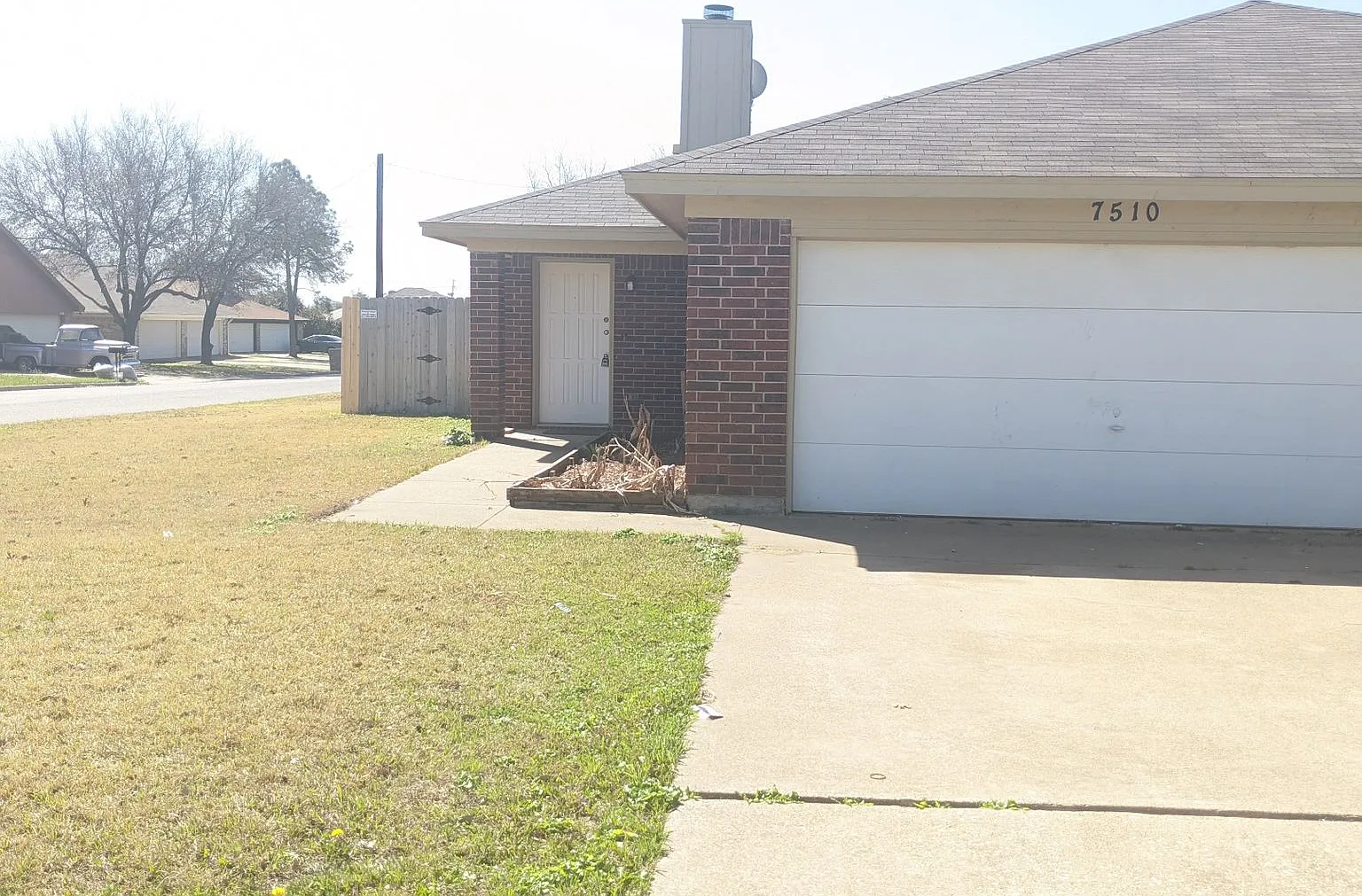 Cute duplex unit in NRH — Photo 1