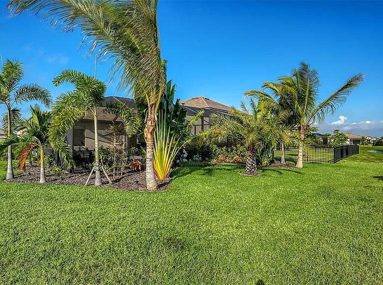 5225 Blue Crush St — Photo 40