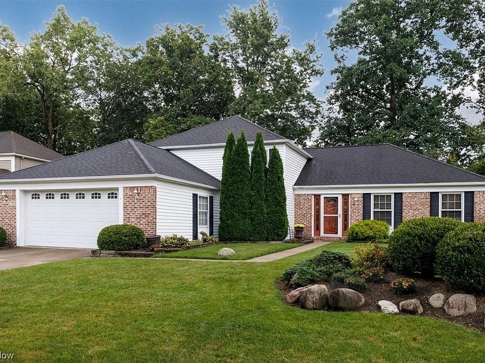 1st image of 17561 Fairfax Ln