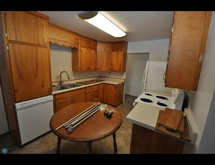 918 Oak St N #2 — Photo 4
