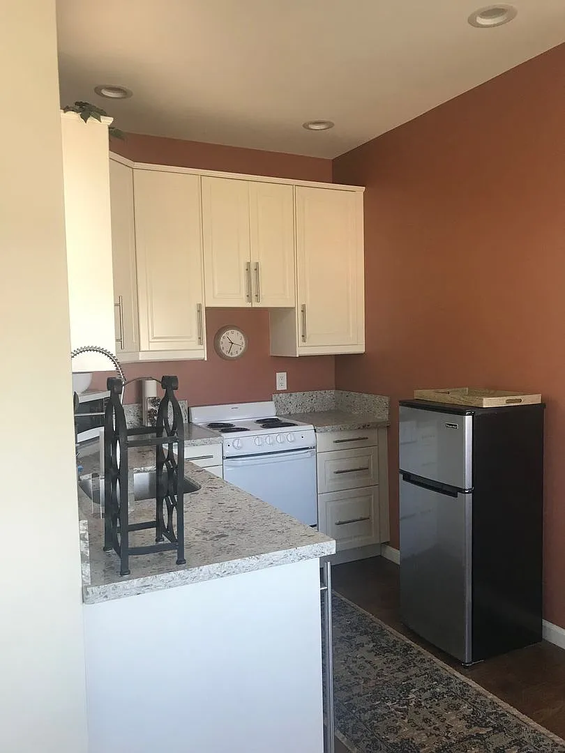 Large Mission Hills 1 Bedroom with Panoramic View lease — Photo 4
