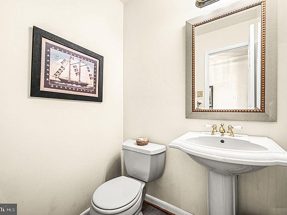 5th image of 211 Josephs Way #41