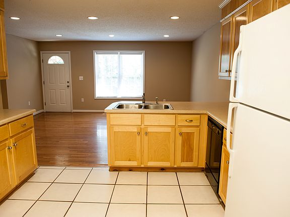 5th image of 8749 Earl Fields Cir