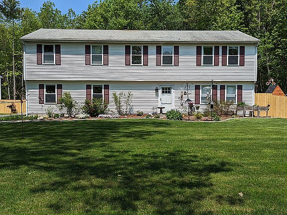 3rd image of 6 Whittier Ln