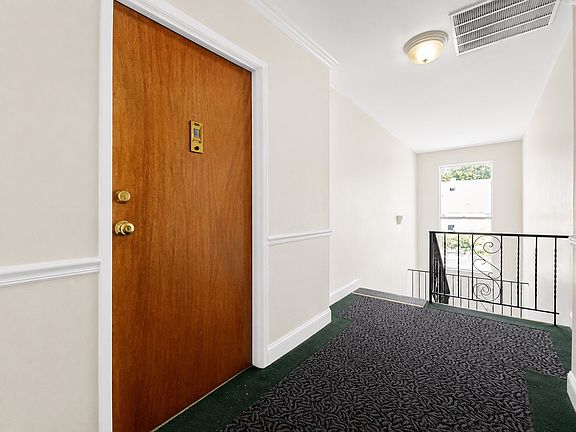 5th image of 255 Schuyler Ave APT 18