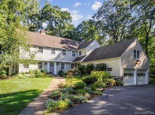 16 Greenbriar Ln, Wilton, CT 06897