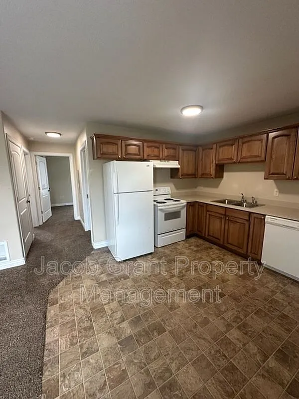 2 bed, 1.0 bath, 800 sqft, $930 — Photo 2