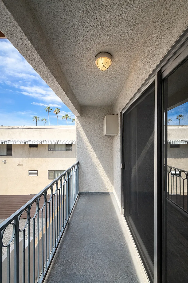 Building Photo - 832 N Edinburgh Ave #10