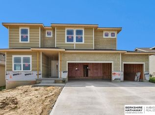 18475 Prestwick Ave, Omaha, NE 68136