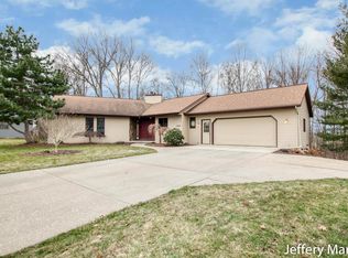 7909 Park Ridge Dr SW, Jenison, MI 49428