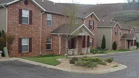 1st image of 2904 Vineyards Pkwy APT 3