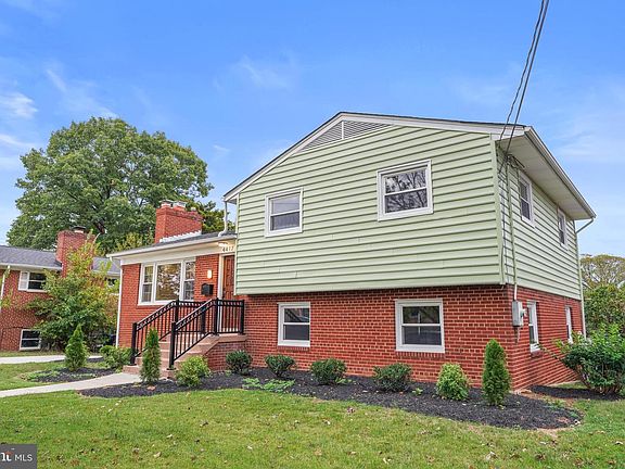 3rd image of 4417 20th St NE