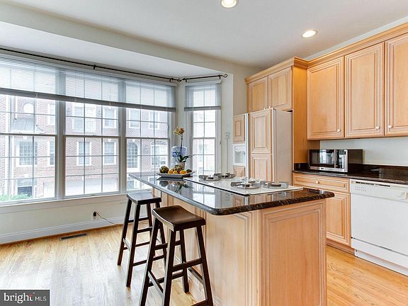 3rd image of 1328 Lawson Ln