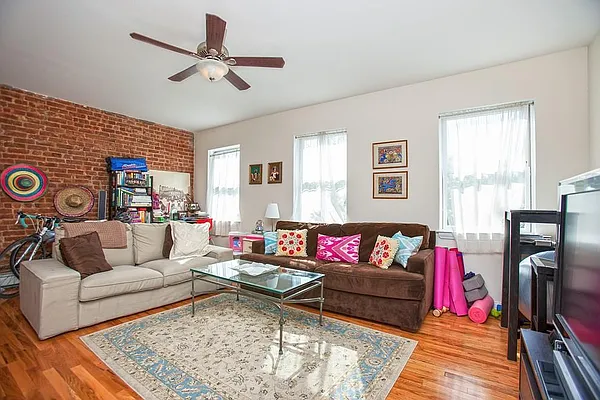 Rented by Space Marketing Shop | media 6