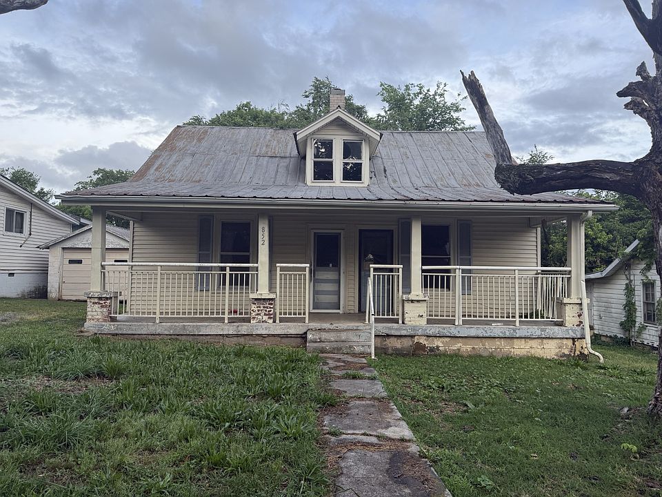 1st image of 852 N Brown St