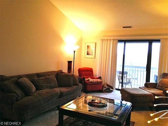 2nd image of 3800 Rosemont Blvd #112D
