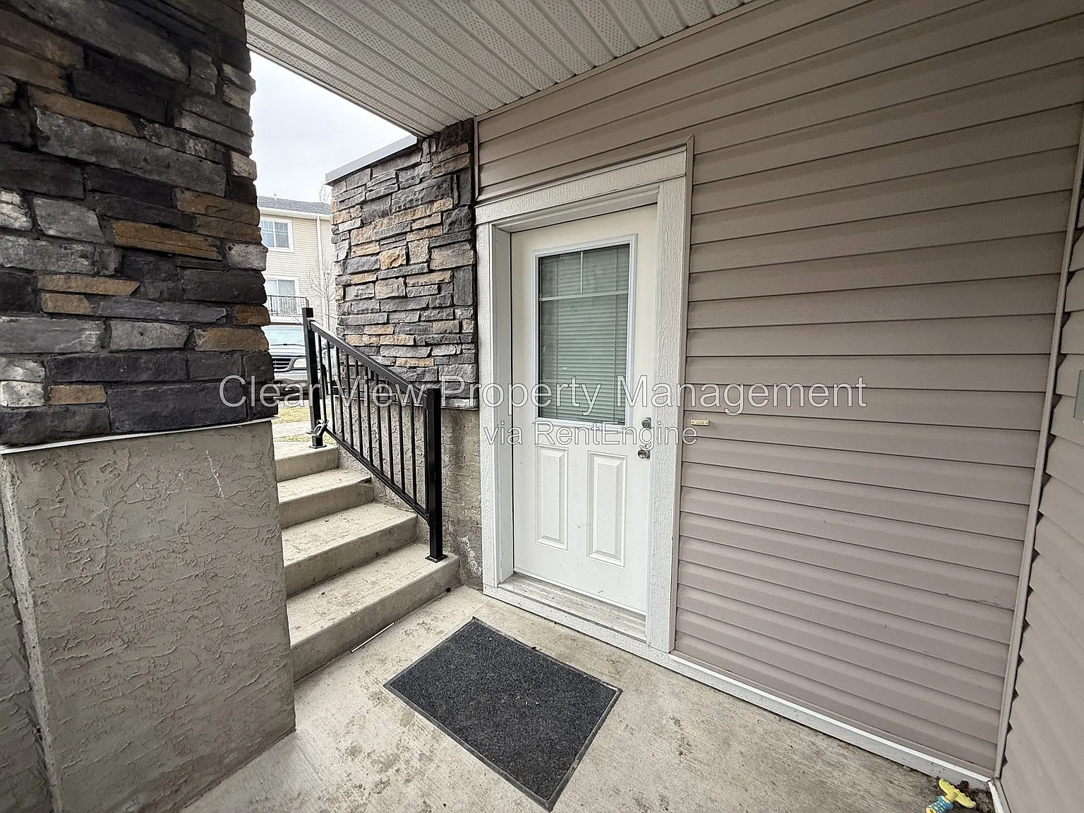 300 Marina Dr — Photo 2