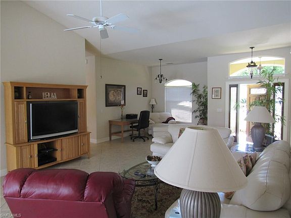 5th image of 576 Briarwood Blvd