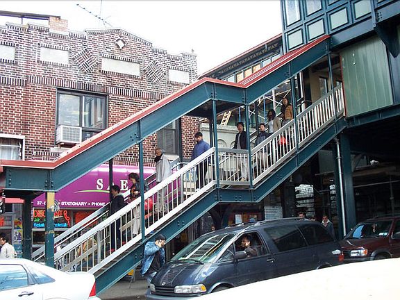 4th image of 10318 Roosevelt Ave