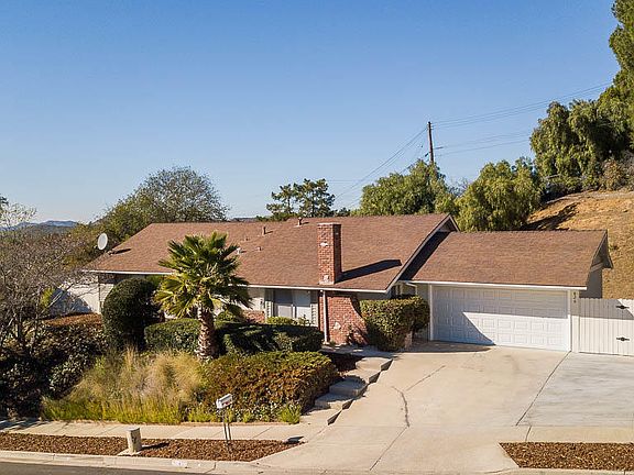 2nd image of 826 Calle Catalpa
