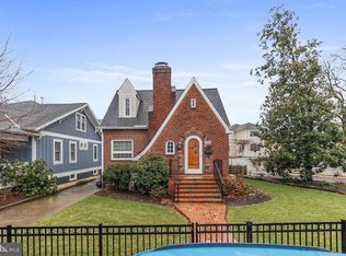 2424 Custis Rd, Arlington, VA 22201