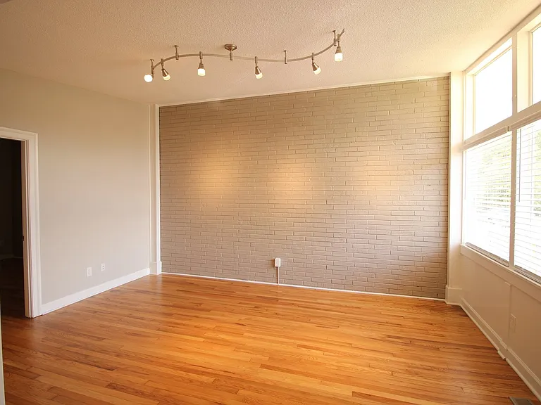 519 Bashford Rd — Photo 10