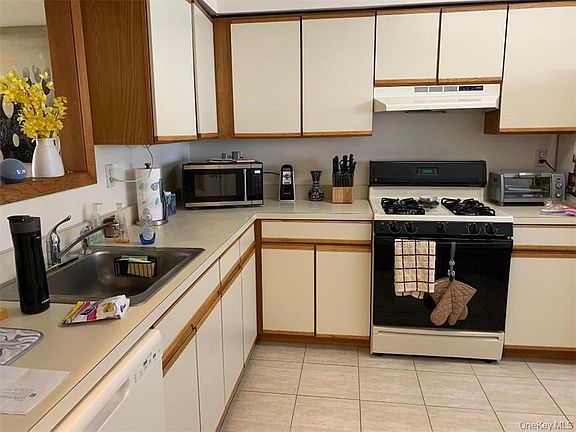 3rd image of 135 W Nyack Rd APT 125
