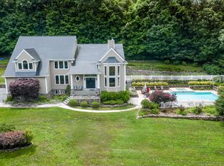 22 Sunderland Ln, Katonah, NY 10536