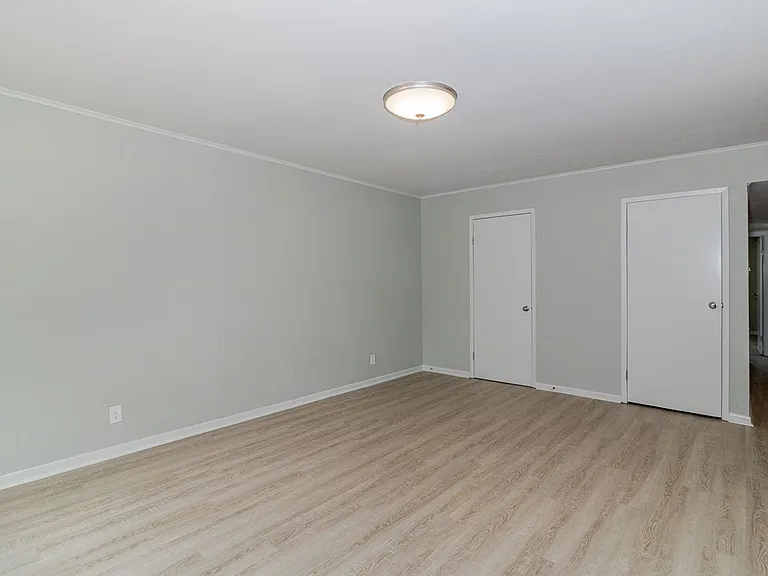 721 N State St — Photo 16
