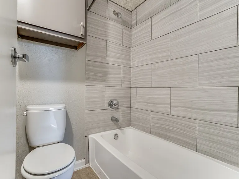 Hudson Apartments — Photo 10