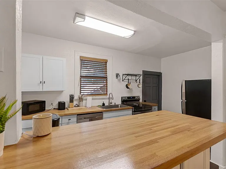 728 Johnson Ave — Photo 10