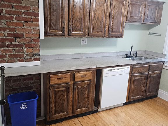 5th image of 80 Sterling Ave