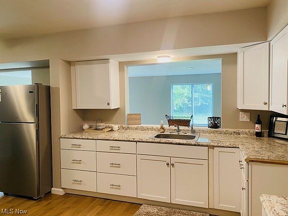3rd image of 1327 Blueberry Hill Dr