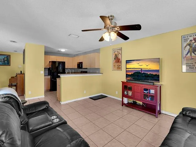 3331 Commodore Ct — Photo 15