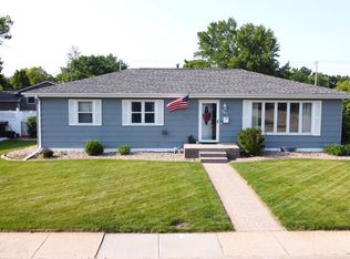 1103 E 32nd St, Kearney, NE 68847