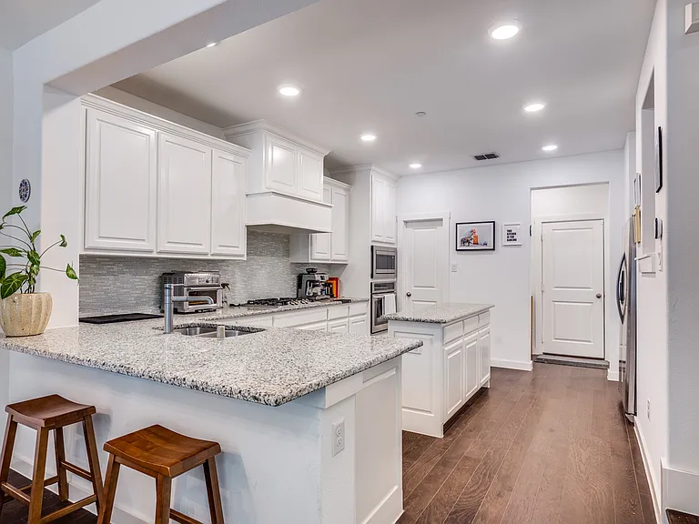 1520 Navasota Trl — Photo 8