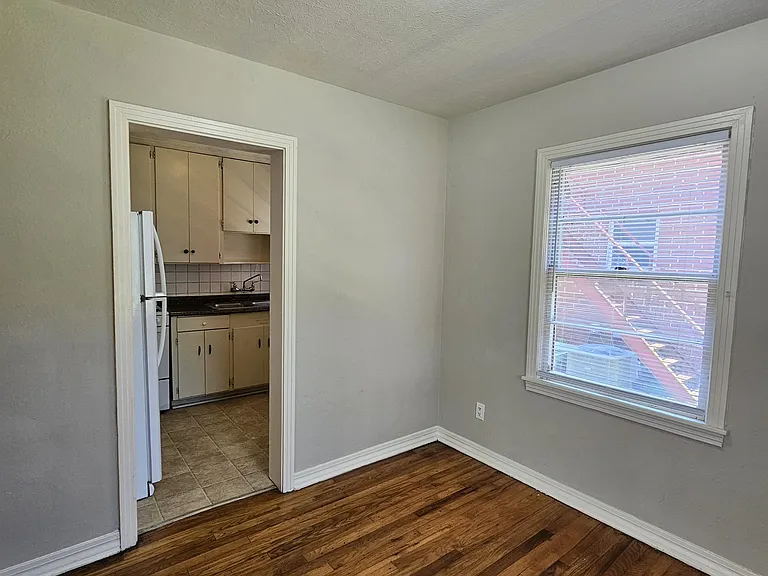 124 S Franklin Blvd — Photo 13