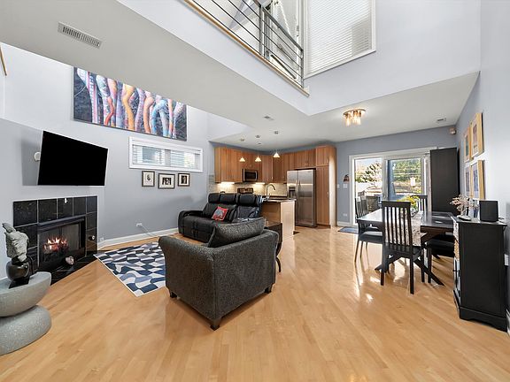 4th image of 819 N Damen Ave #3