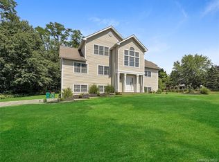 201 Windsor Rd, Fishkill, NY 12524