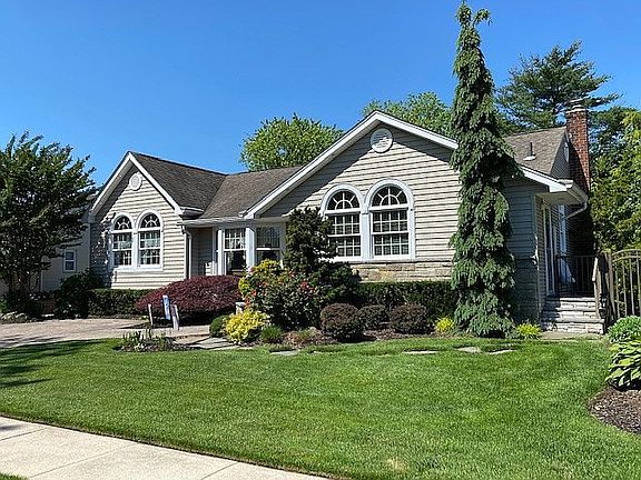 2nd image of 15 Seneca Dr